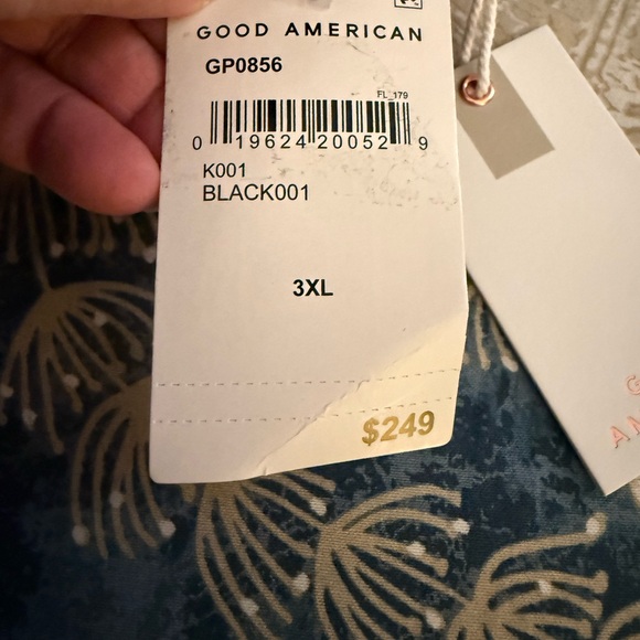 Good American Women’s Black Puffer Winter Coat - Picture 14 of 15